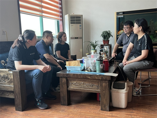 山东华智大数据携手济南市商务局外贸处走进莱芜区开展“七一”建党节走访慰问活动！